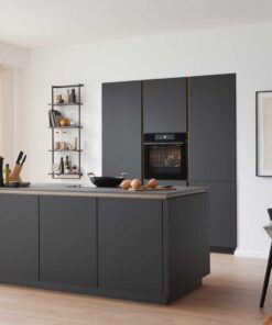 Culineo-Designkueche-Schwarz-mit-Keramikarbeitsplatte