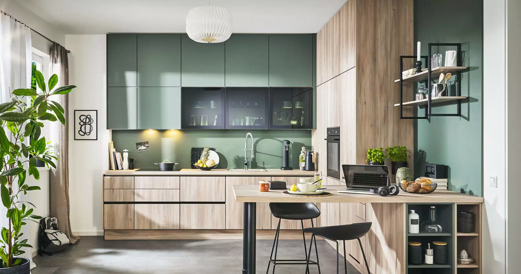 Pino-moderne-U-Kueche-grifflos-mit-Theke-Holzoptik