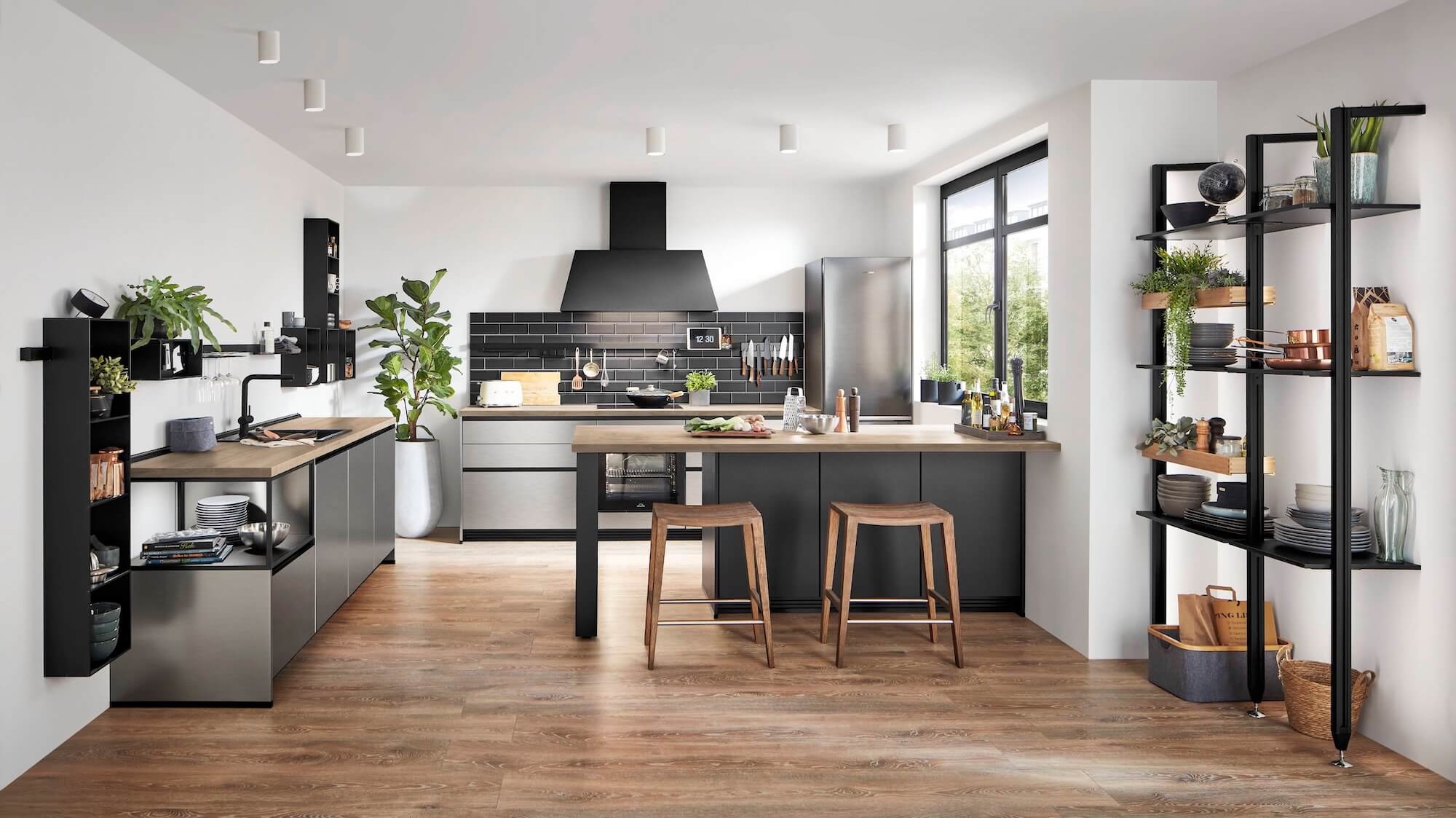 Nobilia Inox moderne Kueche mit Halbinsel