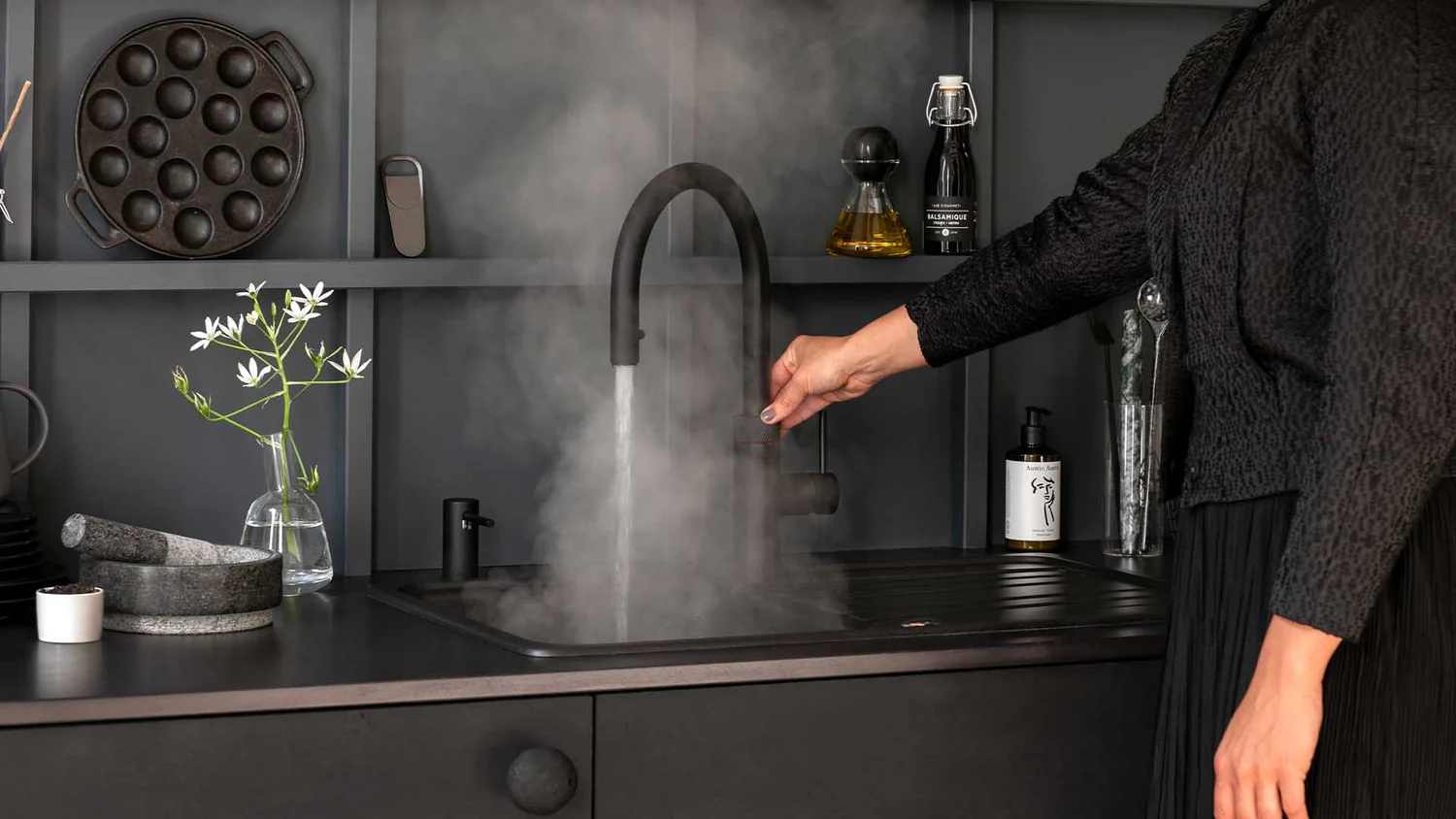 Quooker flex rund schwarz.jpg