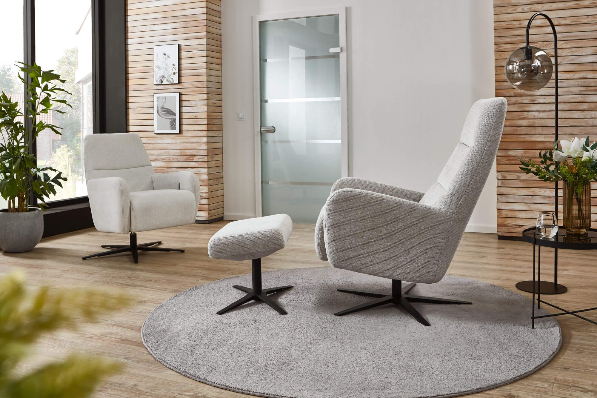 zehdenick-relaxsessel-drehsessel-grau-stoff-mit-hocker