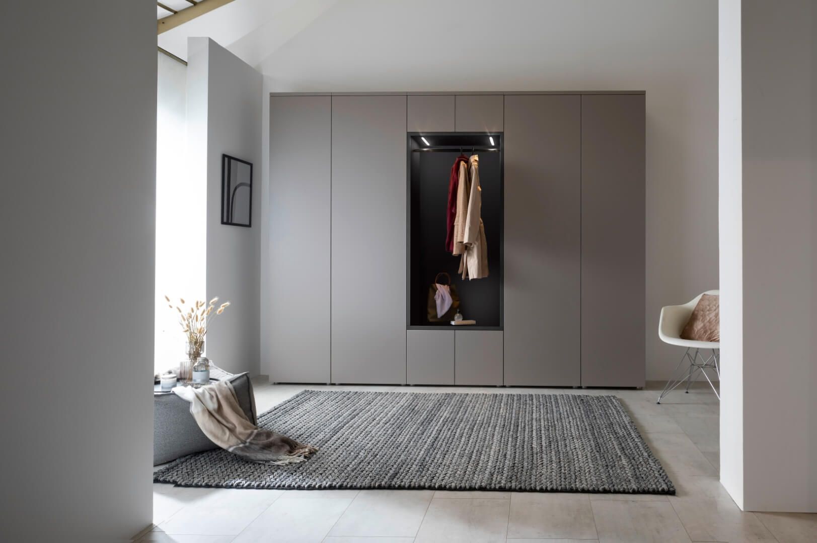 wittenbreder-bilbao-garderobe-grau-matt-mit-nische